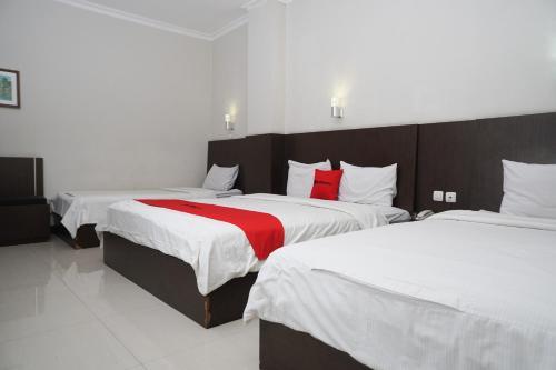 Hostal Reddoorz Plus @ Cihampelas 3