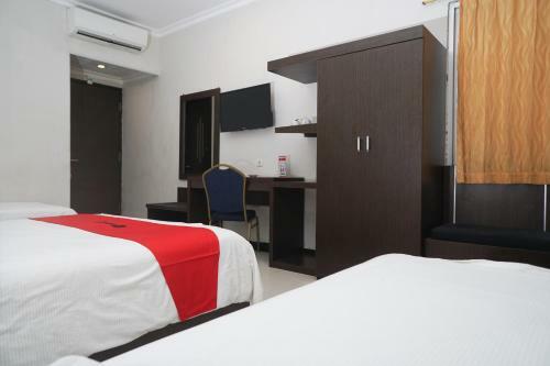 Hostal Reddoorz Plus @ Cihampelas 3