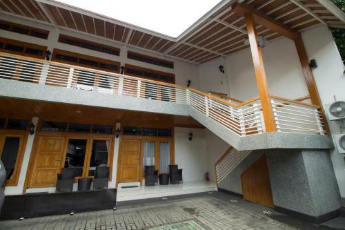 Hostal Reddoorz @ Hegarmanah