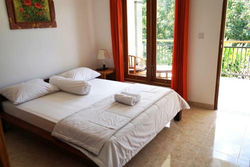 Hostal Uluwatu Made Guesthouse