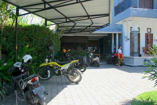 Hostal Uluwatu Made Guesthouse