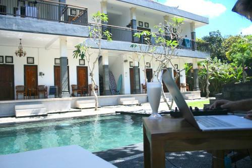 Hostal Uluwatu Made Guesthouse