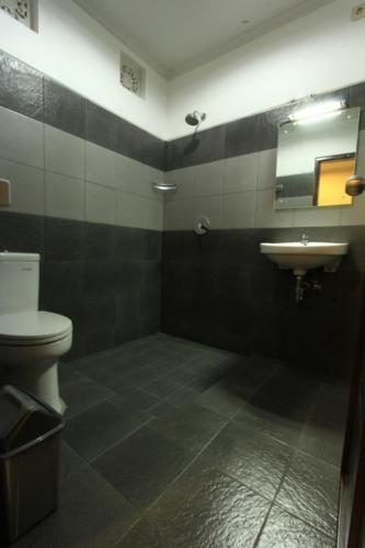 Hostal De Dukuh Guest House