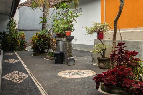 Hostal Nyoman Guest House