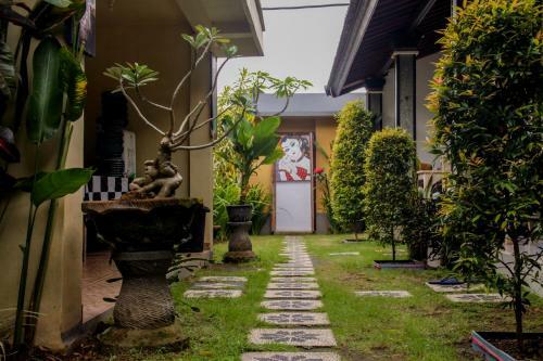 Hostal Nyoman Guest House