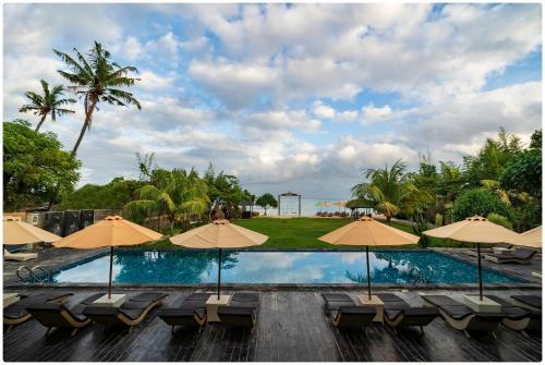 Hotel D'nusa Beach Club