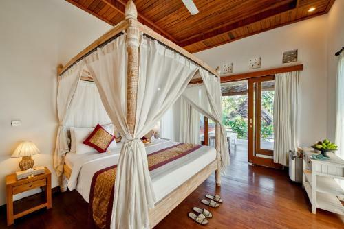 Hotel Santosha Villas