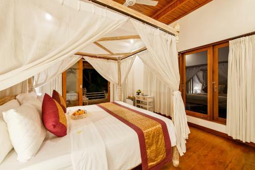 Hotel Santosha Villas