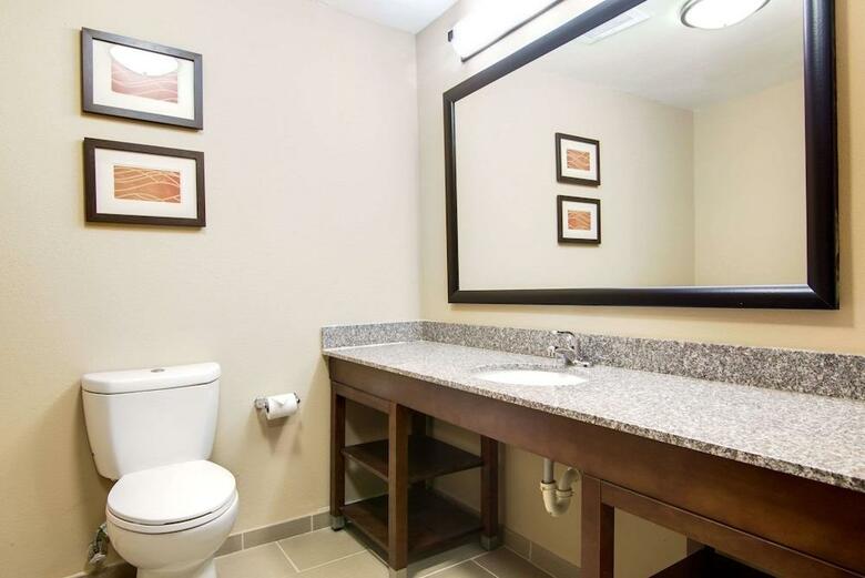 Hotel Comfort Inn & Suites