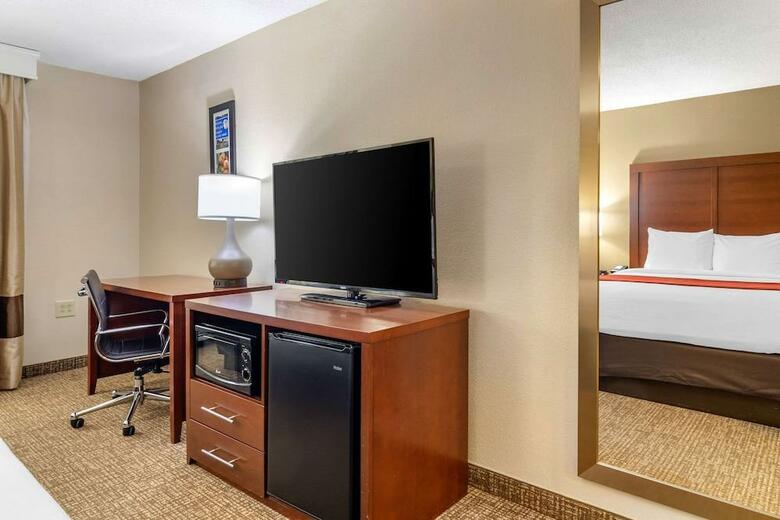 Hotel Comfort Inn & Suites