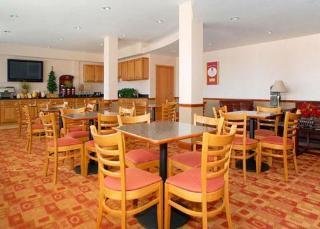 Hotel Comfort Suites Near Raymond James Stadium