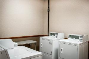 Hotel Comfort Suites Near Raymond James Stadium