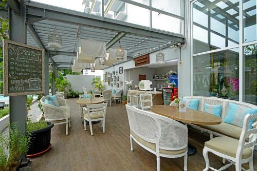 Hotel Ayola La Lisa Surabaya