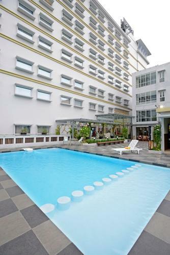 Hotel Ayola La Lisa Surabaya