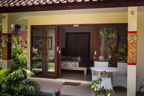 Bed & Breakfast Mimpi Nyata & Dive Center