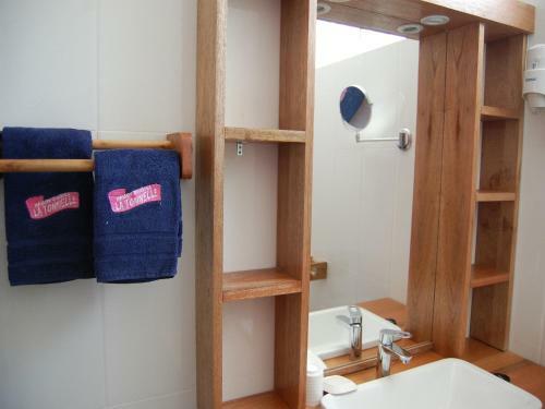 Hostal La Tonnelle Guest House