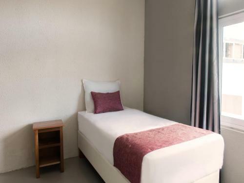 Hostal La Tonnelle Guest House