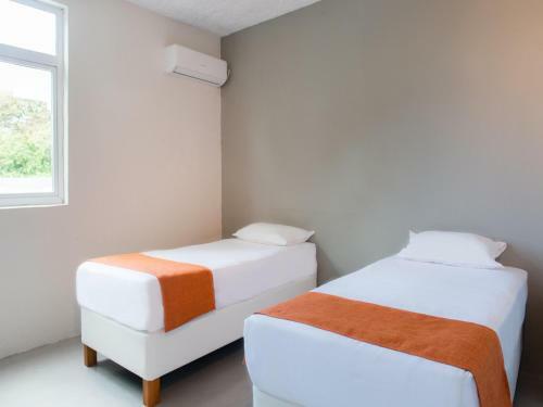 Hostal La Tonnelle Guest House