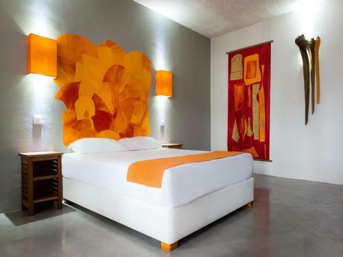 Hostal La Tonnelle Guest House