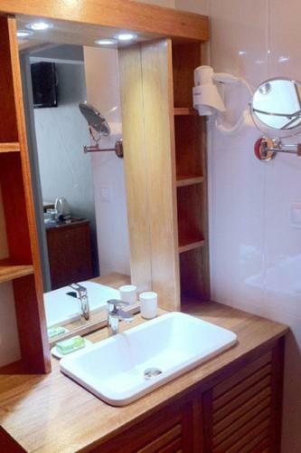 Hostal La Tonnelle Guest House