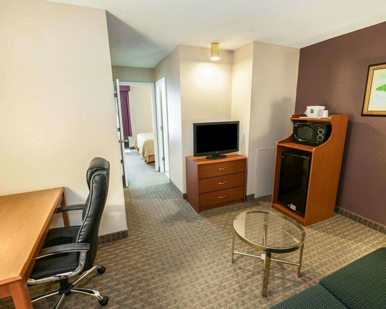 Hotel Quality Inn & Suites