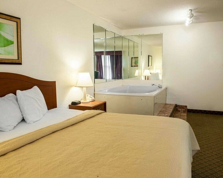 Hotel Quality Inn & Suites