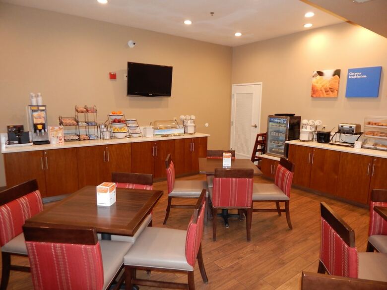 Hotel Comfort Inn & Suites
