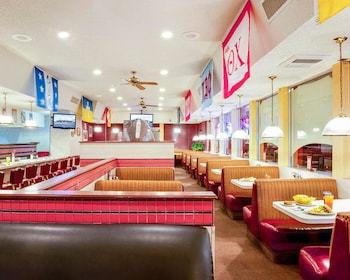 Hotel Rodeway Inn & Suites