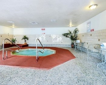 Hotel Rodeway Inn & Suites