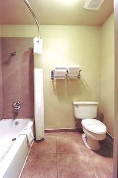 Hotel Rodeway Inn & Suites