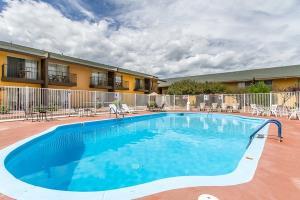 Hotel Rodeway Inn & Suites