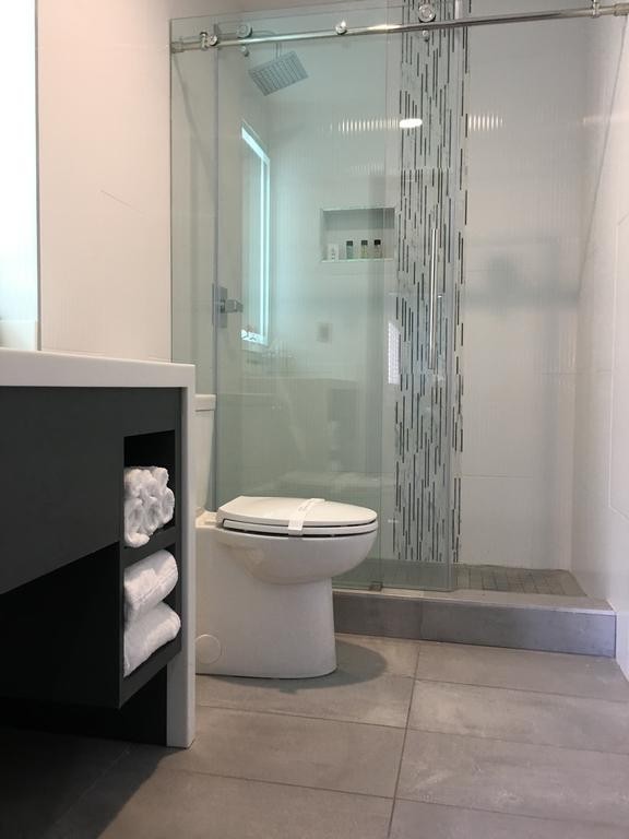 Blvd Hotel & Suites