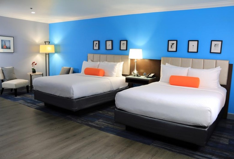 Blvd Hotel & Suites
