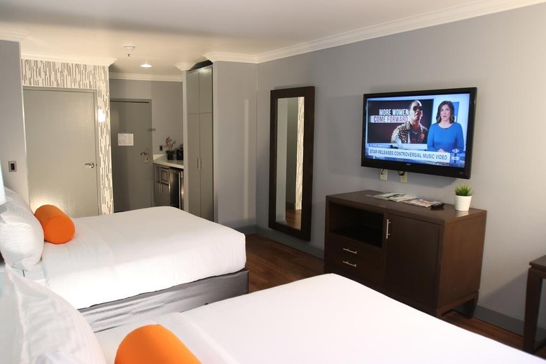 Blvd Hotel & Suites