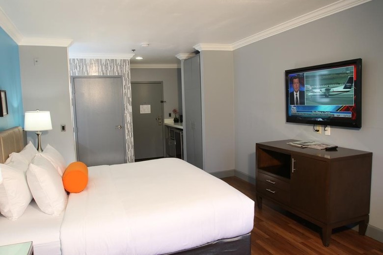 Blvd Hotel & Suites