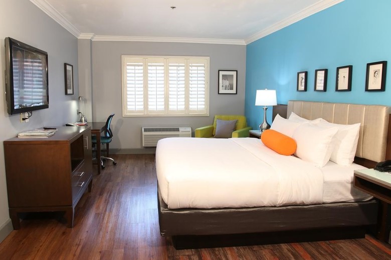 Blvd Hotel & Suites