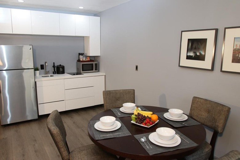 Blvd Hotel & Suites