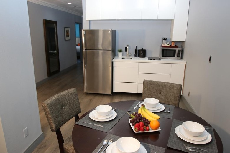 Blvd Hotel & Suites