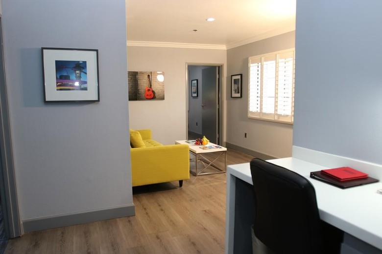 Blvd Hotel & Suites