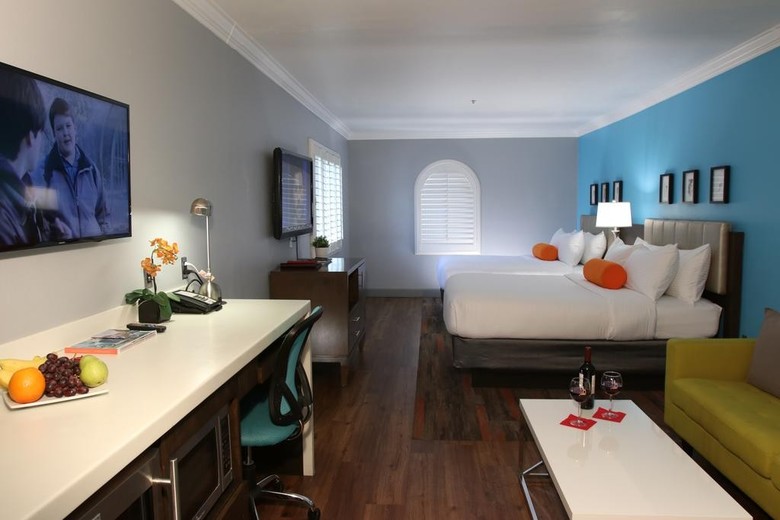 Blvd Hotel & Suites