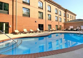 Hotel Comfort Suites At Westgate Mall