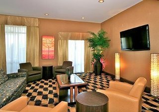 Hotel Comfort Suites At Westgate Mall