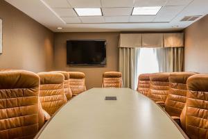 Hotel Comfort Suites At Westgate Mall
