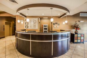 Hotel Comfort Suites At Westgate Mall