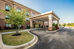 Hotel Comfort Suites At Westgate Mall