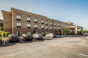 Hotel Comfort Suites At Westgate Mall