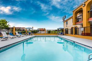 Hotel Comfort Inn & Suites