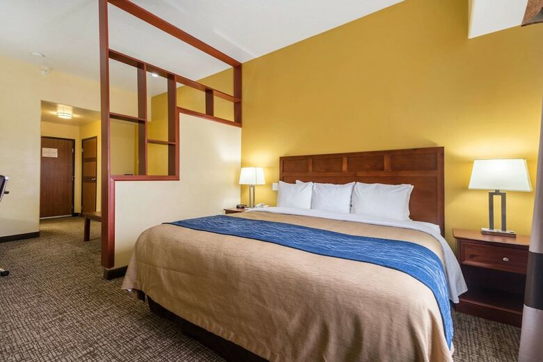 Hotel Comfort Inn & Suites