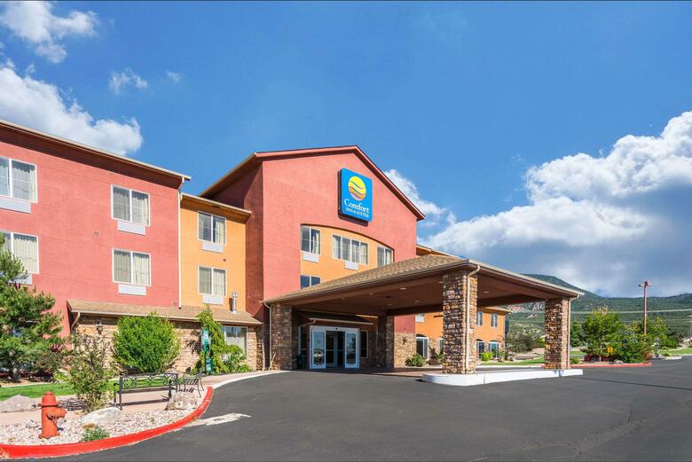 Hotel Comfort Inn & Suites