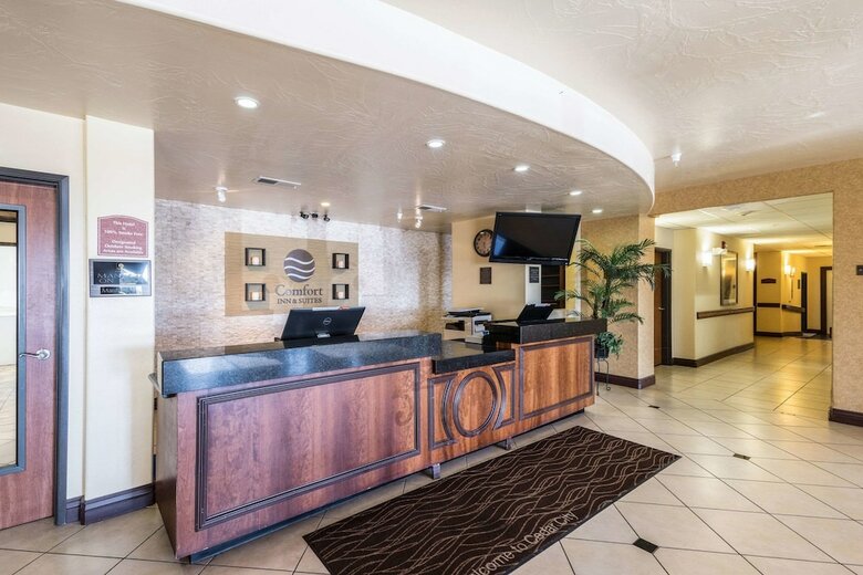 Hotel Comfort Inn & Suites